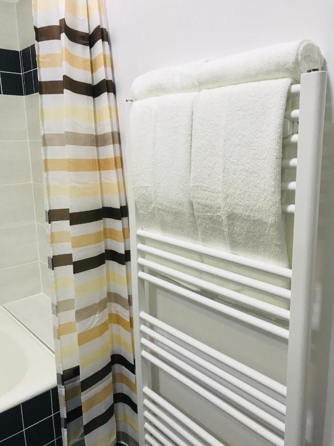 Comfy Apartment - Free Private Parking,Ac,Wi-Fi Карей Екстер'єр фото