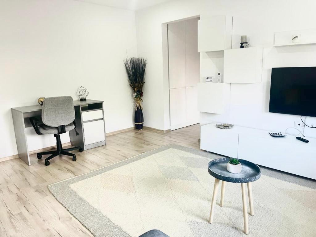 Comfy Apartment - Free Private Parking,Ac,Wi-Fi Карей Екстер'єр фото